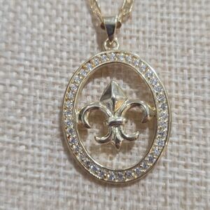 Elegant Gold Fleur-de-Lis Pendant Necklace
